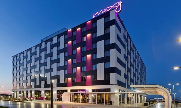 MOXY Vienna Airport